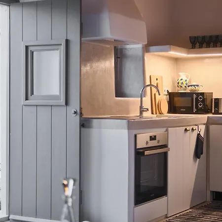 بيت للعطل Elegantly Restored Traditional Logothetianika