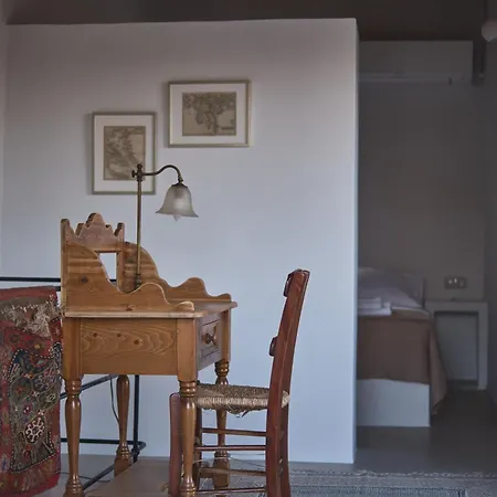 Vakantiehuis Elegantly Restored Traditional