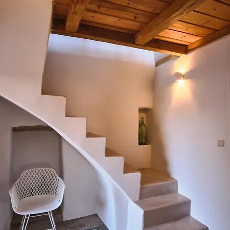 Vakantiehuis Elegantly Restored Traditional